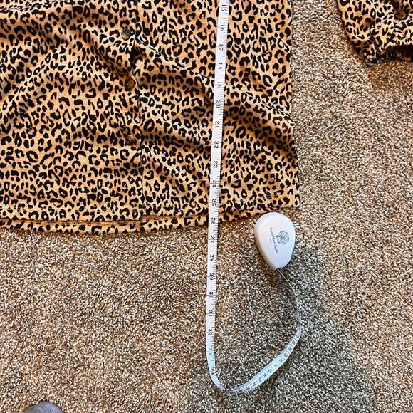 Hayden Cheetah Print Button Up Top.  Can also be Worn off Shoulder.  Size Medium - Picture 4 of 7